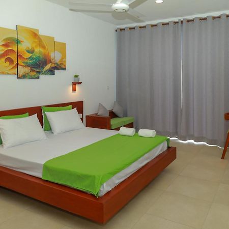 Traveller'S Hotel Hikkaduwa Esterno foto