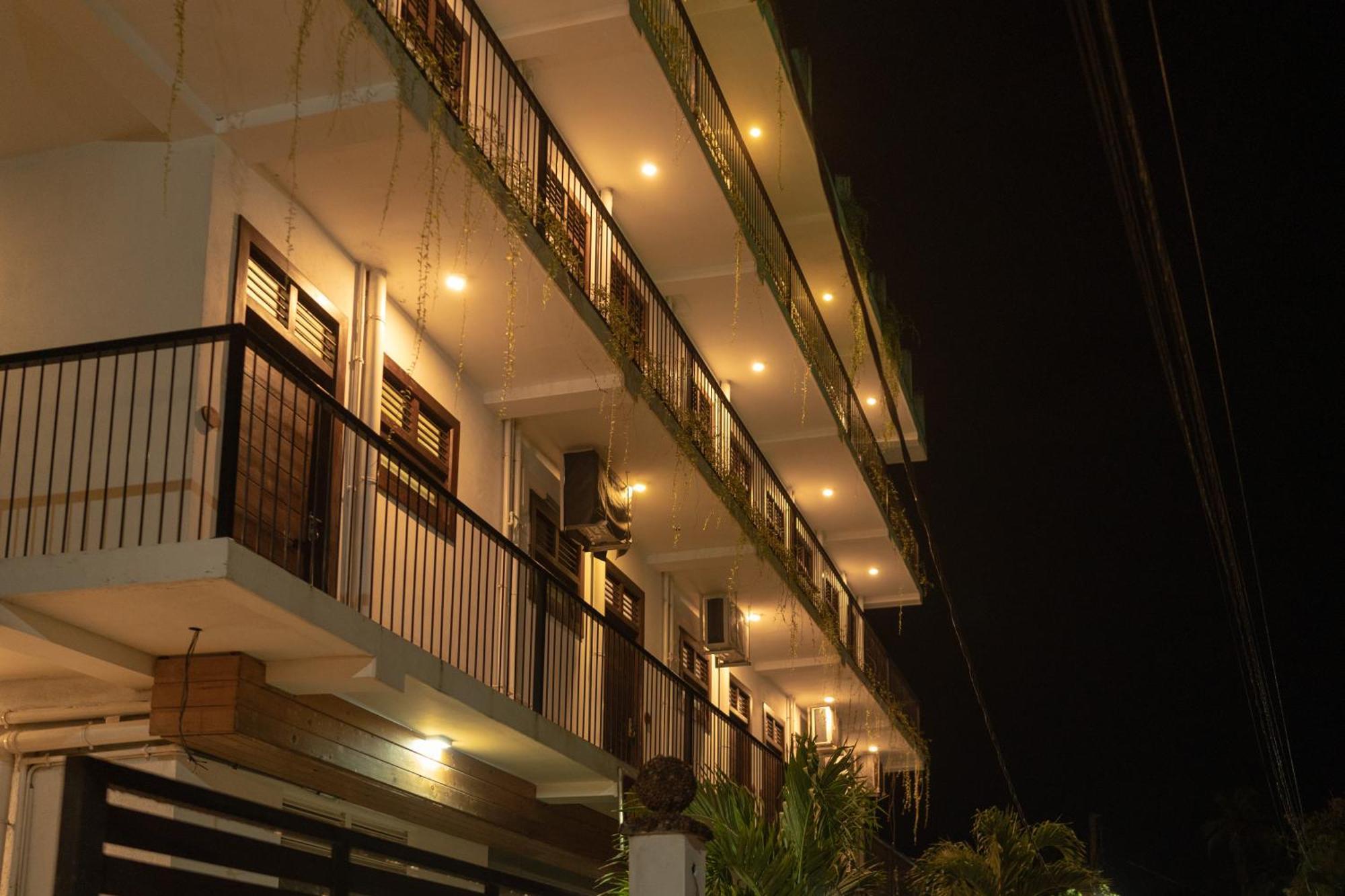 Traveller'S Hotel Hikkaduwa Esterno foto