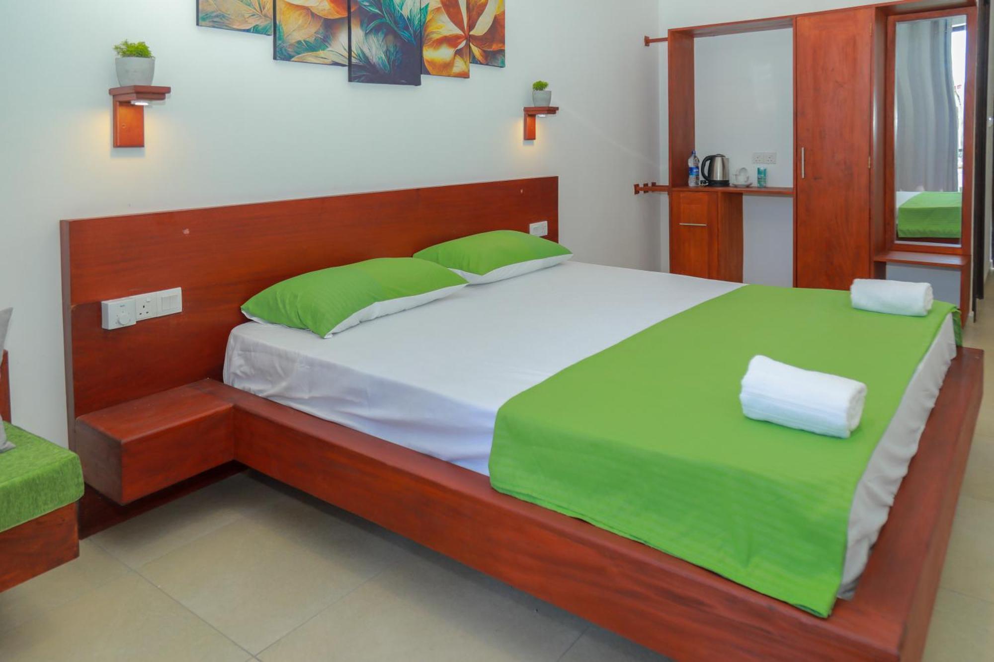Traveller'S Hotel Hikkaduwa Esterno foto