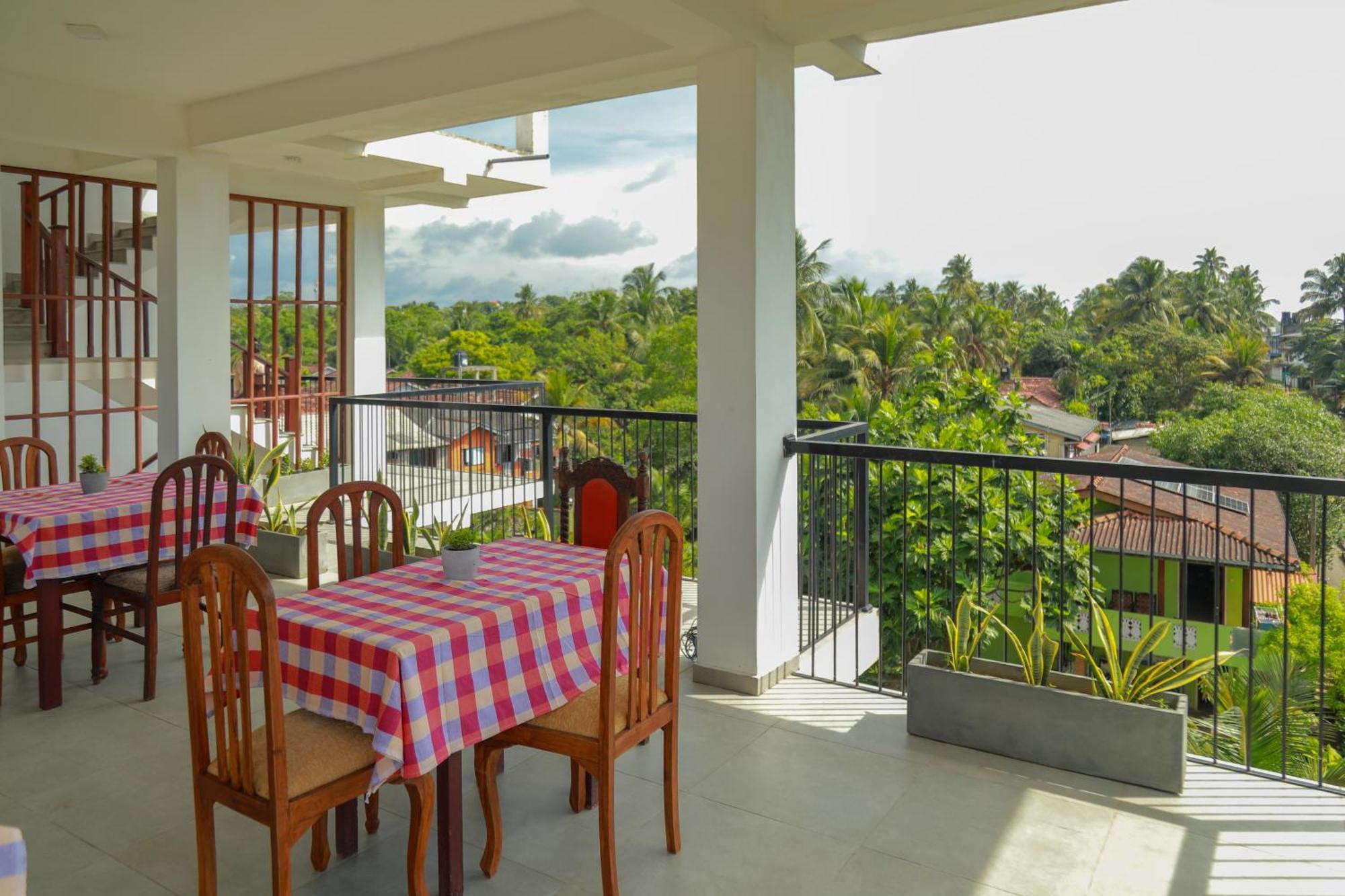 Traveller'S Hotel Hikkaduwa Esterno foto