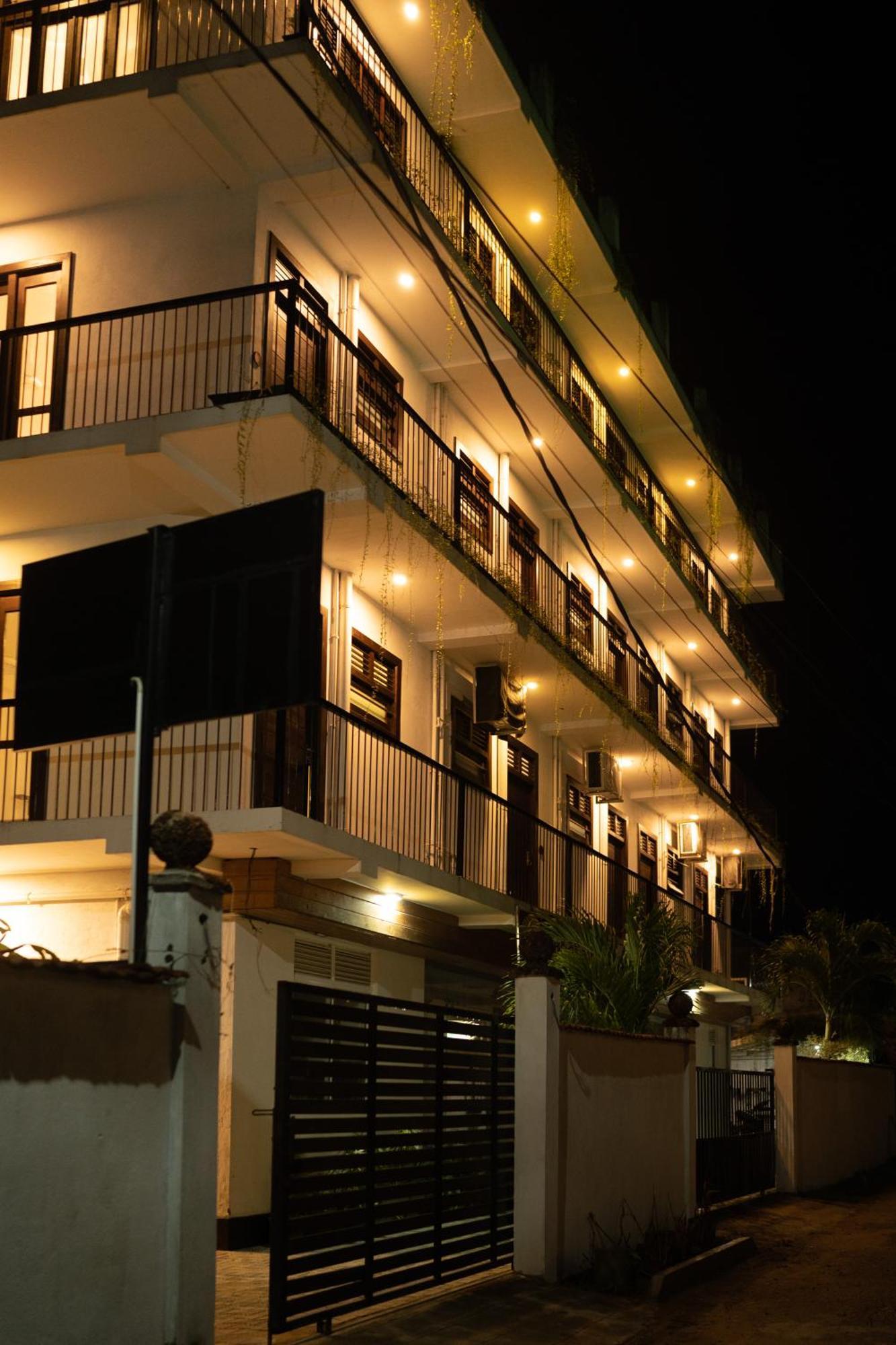 Traveller'S Hotel Hikkaduwa Esterno foto