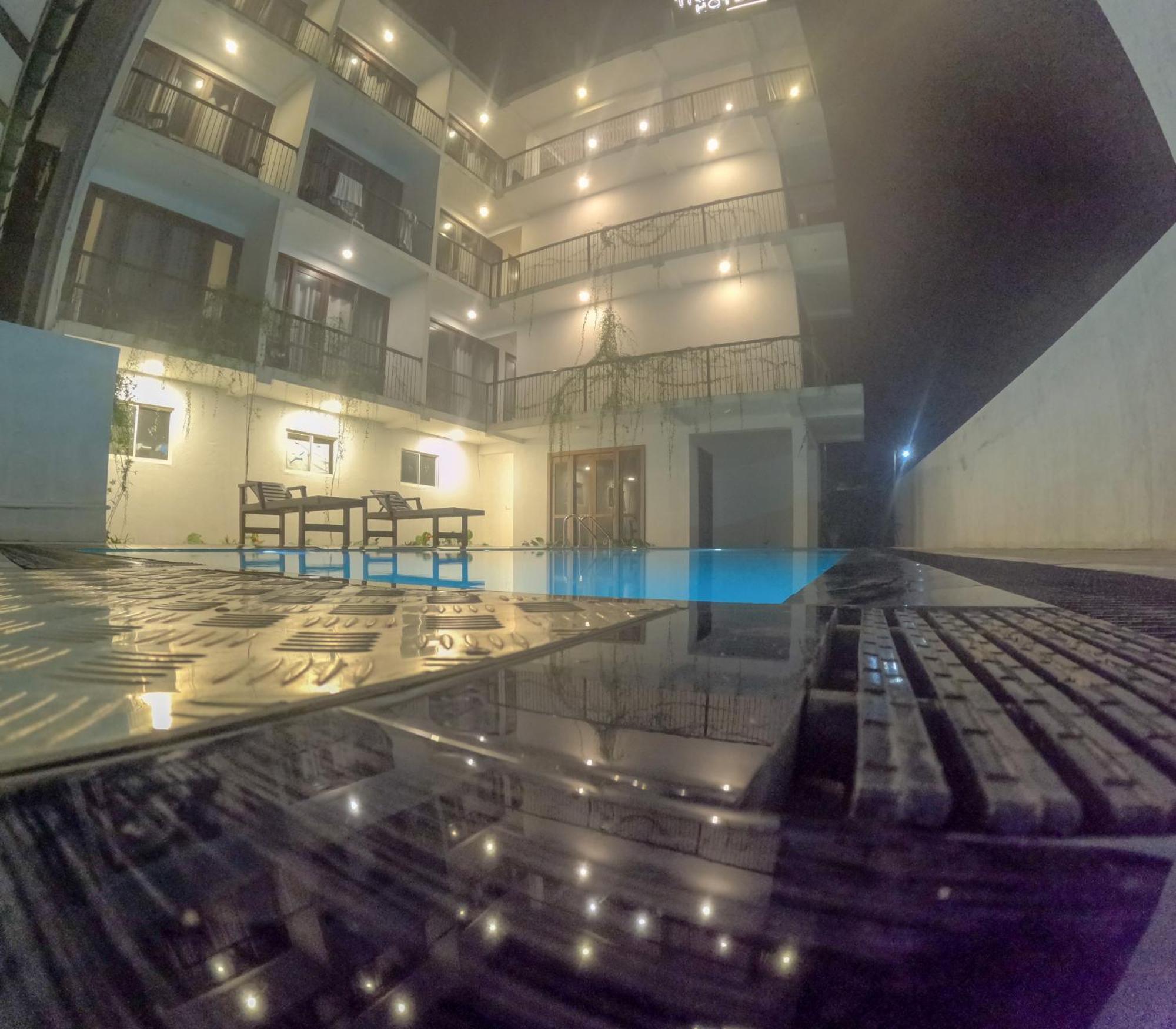 Traveller'S Hotel Hikkaduwa Esterno foto